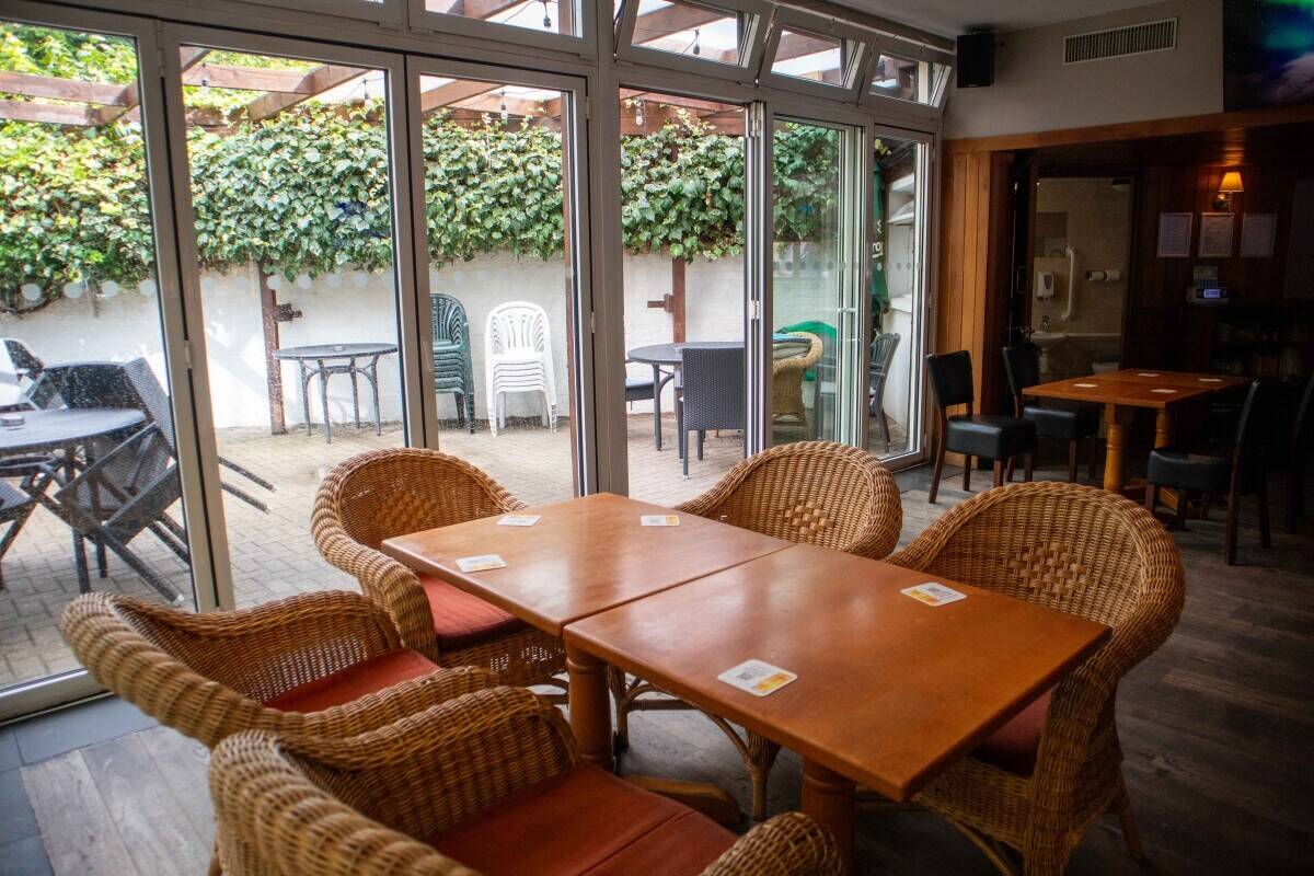 LONDON - FREEHOLD PUB NEXT TO MAJOR CENTRAL LONDON SPORTS STADIUM
