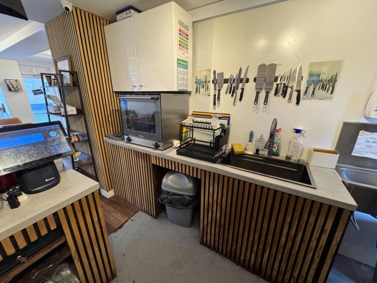 Superbly Fitted & Equipped Coffee Shop