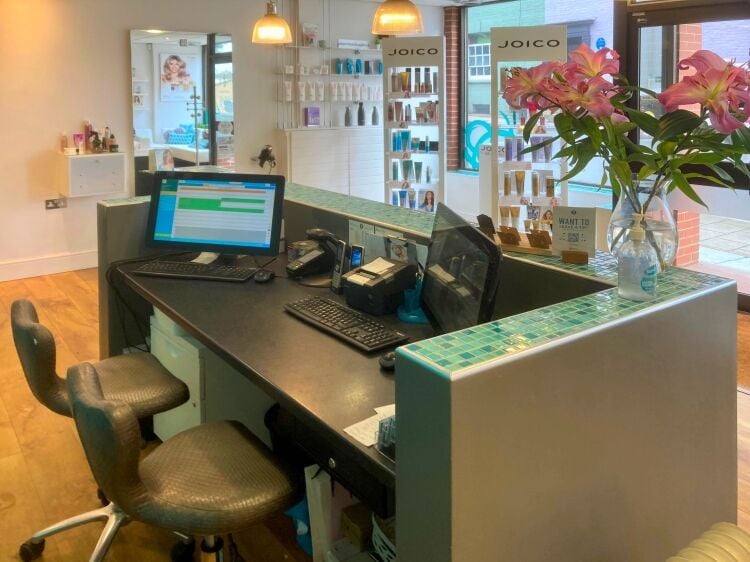 FULLY EQUIPPED HAIR & BEAUTY SALON PREMISES