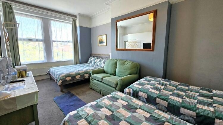 Retirement Sale of 11 Bedroom Home & Income B&B Well Located Between Shopping Thoroughfare and Pier Photo 7