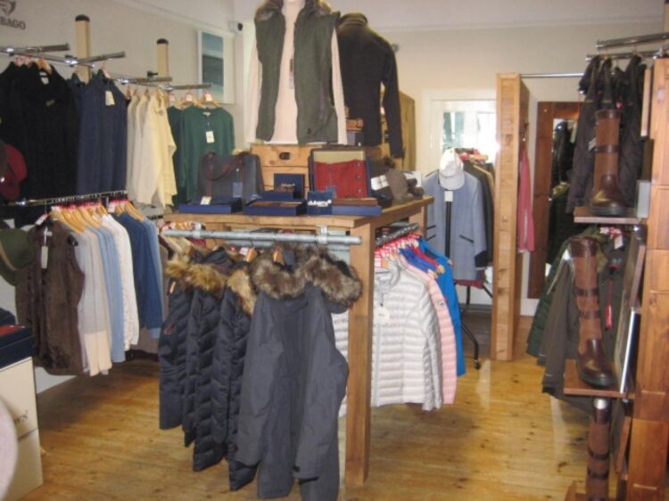Leasehold Coastal & Country Clothing Retailer Located In Falmouth Photo 7