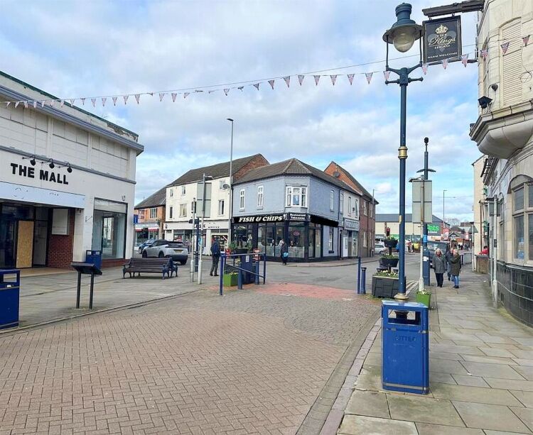 Fish & chip takeaway with 22 cover restaurant trading limited openings Photo 7
