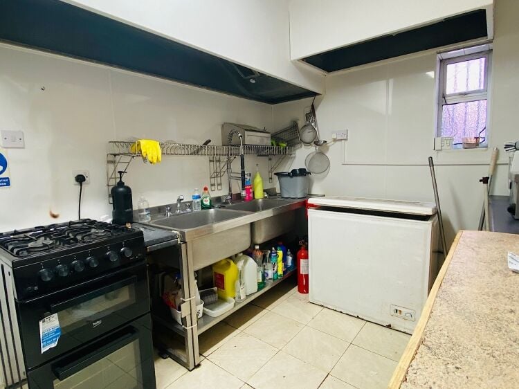 Freehold Fish & Chip Takeaway & Restaurant Located In Worksop, Nottinghamshire Photo 7