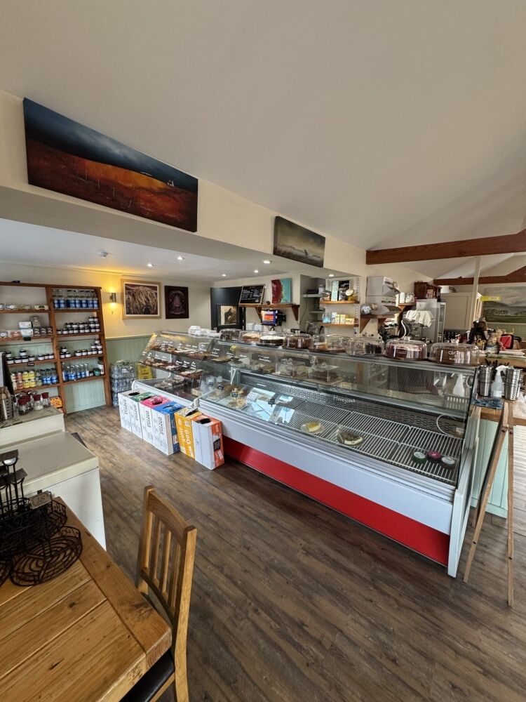 Freehold café/coffee shop in the heart of the Loch Ness tourist village