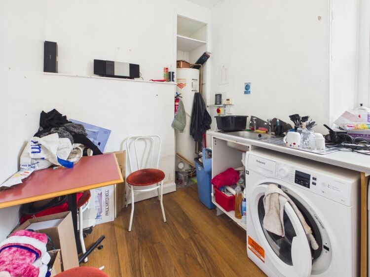 Prime High Street Property – Retail or Office Opportunity Photo 7