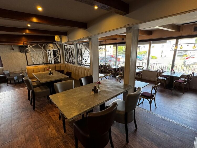 Woodpecker Restaurant & Bar