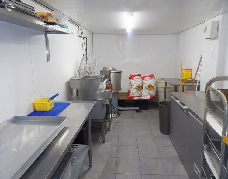 Refurbished detached freehold fish & chip shop trading about 20 hours weekly Photo 7