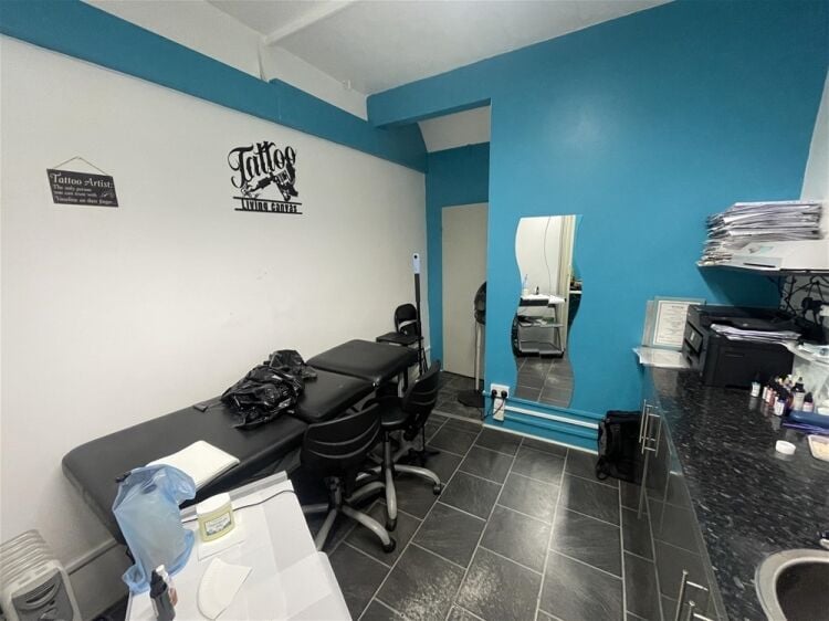 Retail Premises in a Prime Position To Let For Sale in Newton Abbot
