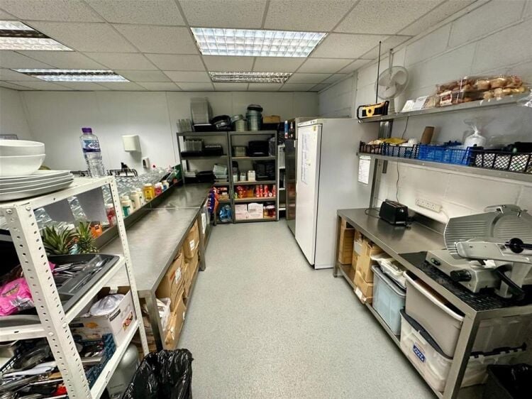 LEASEHOLD OUTSIDE CATERING BUSINESS
OPERATING FROM A FULLY EQUIPPED DARK KITCHEN UNIT