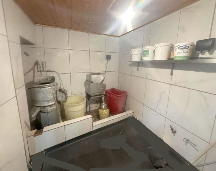 Substantial freehold fish & chip shop with restaurant and two flats, Pontypridd Photo 7