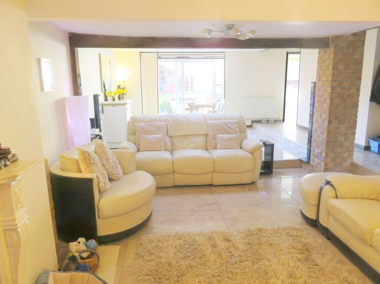 Freehold fish & shop with superior 4 bedroom family home, operating 18 hours weekly, in lovely historic Suffolk town.