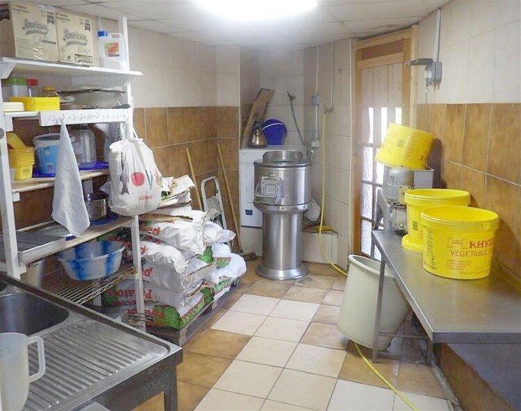 Long-established hot food takeaway with 4-bed flat, Sheffield