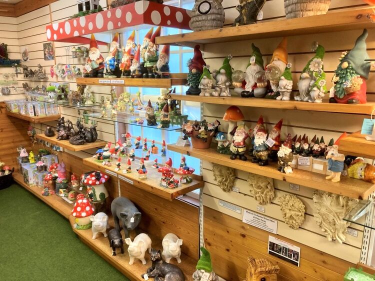 TOURIST ATTRACTION – GIFT/SOUVENIR RETAIL, ORNAMENT RETAIL & MANUFACTURING, SNACKS & GARDENS