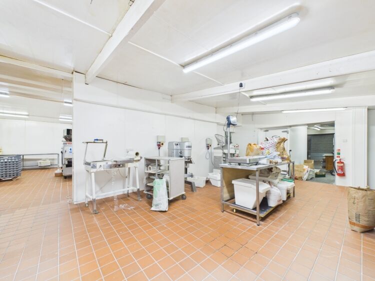 Established Freehold Bakery With Extensive Premises In Torrance Photo 7
