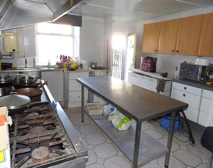 Closed fish and chip shop with three-bedroom accommodation Photo 7