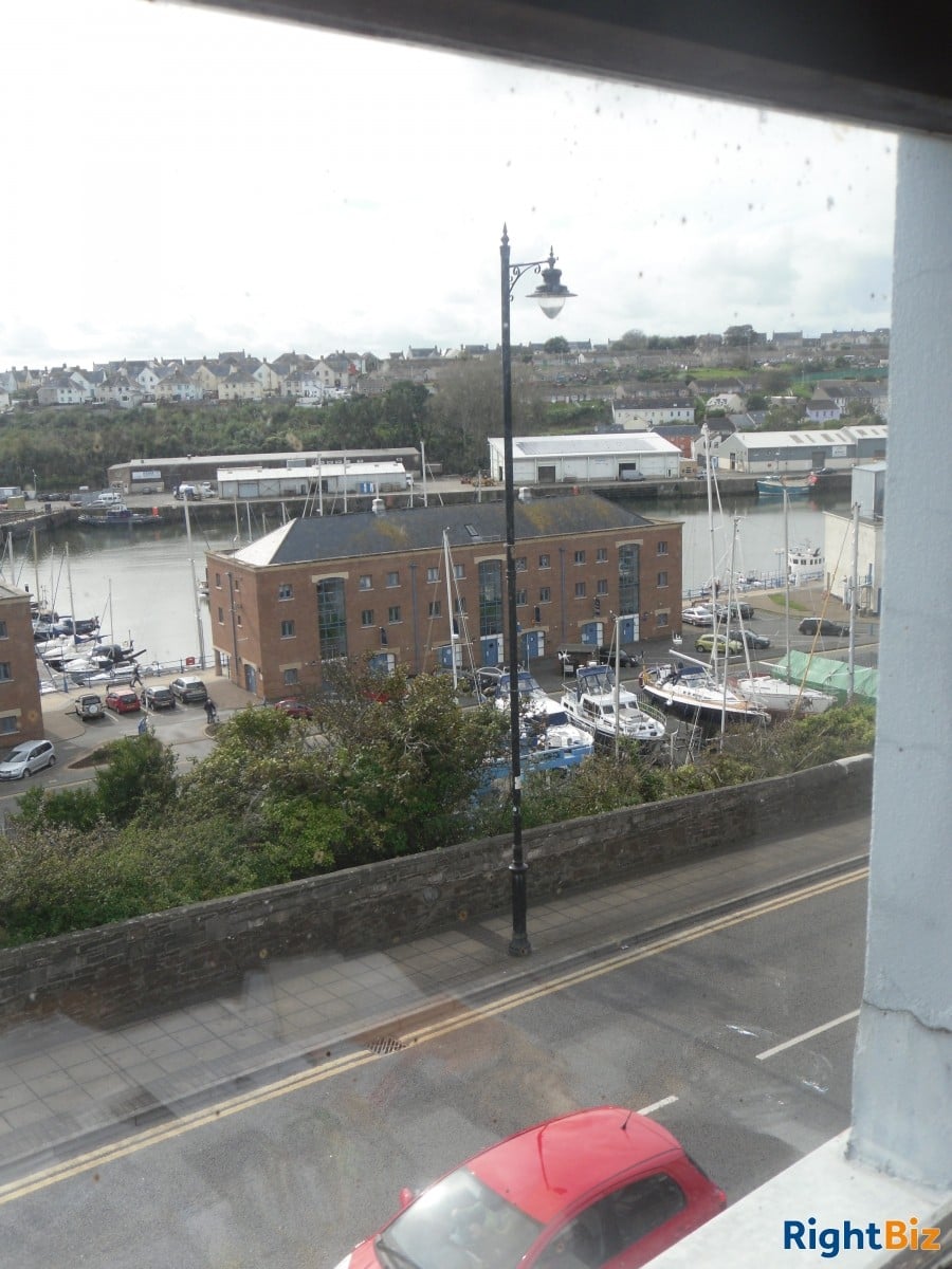 WATER FACING PUB WITH OWNERS ACCOM, B+B & FUNCTION ROOMS, PEMBROKESHIRE Photo 8