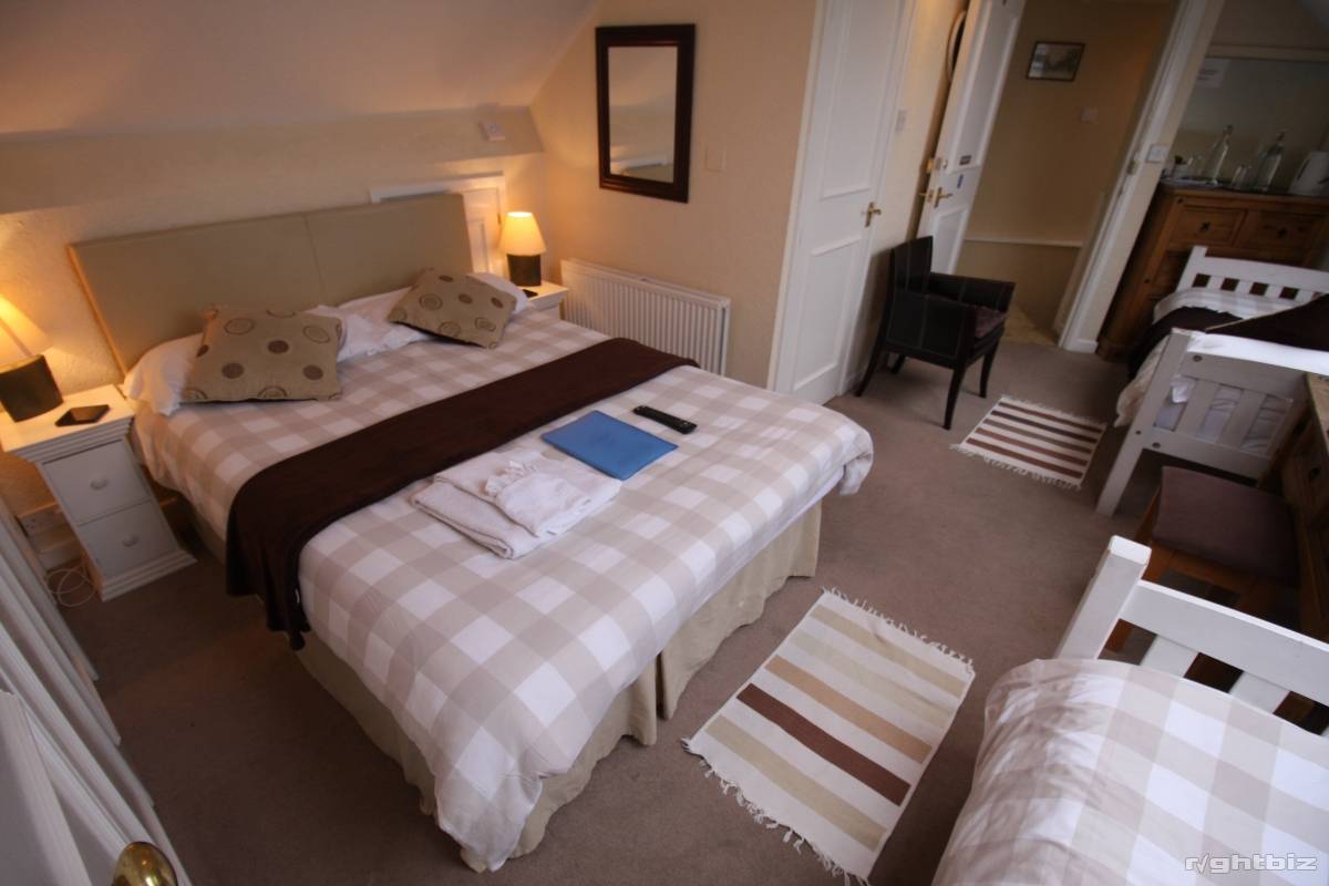 A successful 7-8 bedroom guest house in busy town in Wiltshire. Retirement Sale.