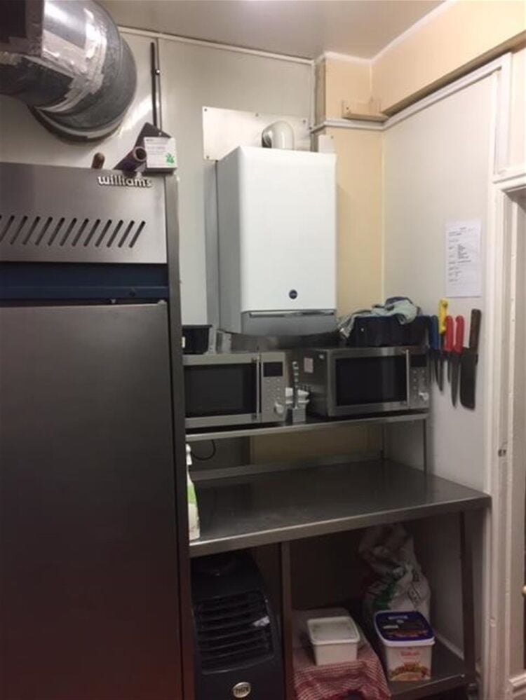 Long Leasehold Italian and Hot Food Takeaway with Accommodation – Chorley