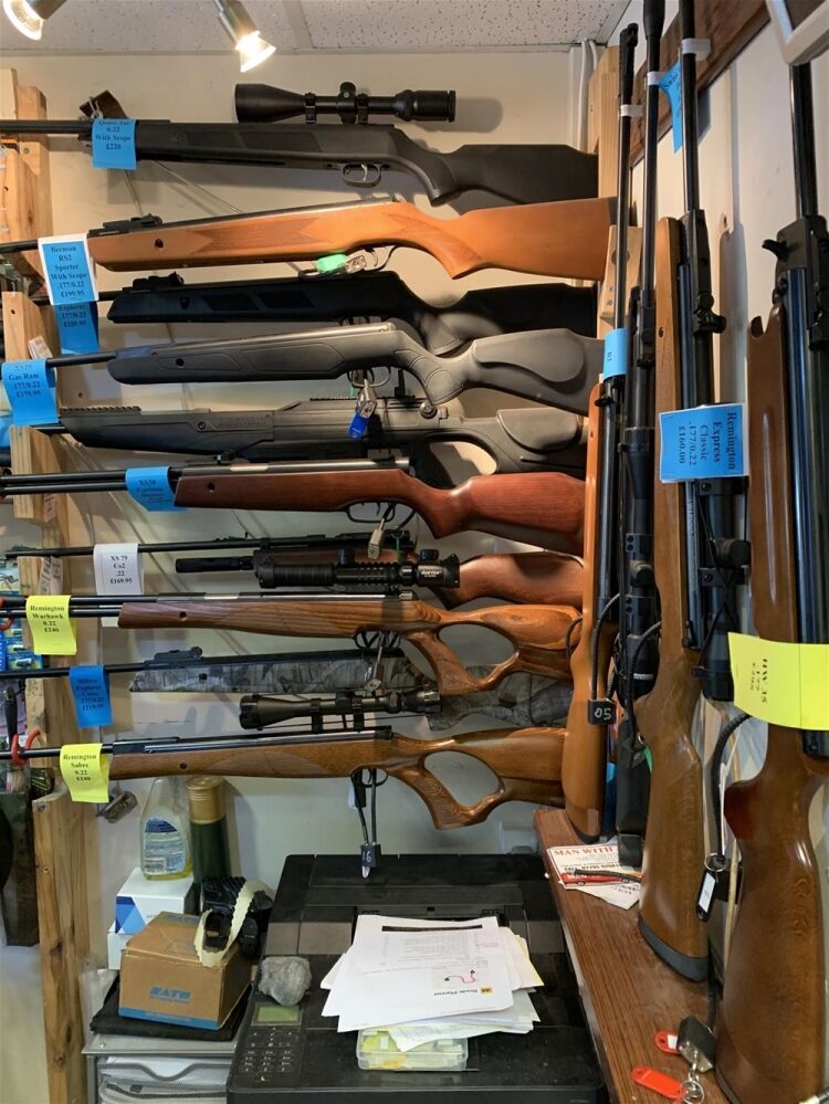 TOWN CENTRE RETAIL FISHING TACKLE & HUNTING EQUIPMENT EMPORIUM NEAR NEWPORT/GWENT