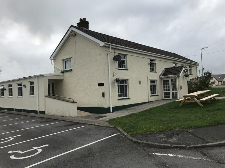 IMPRESSIVE FREEHOLD PUBLIC HOUSE & RESTAURANT IN STUNNING RURAL SETTING NEAR ABERDARE Photo 8