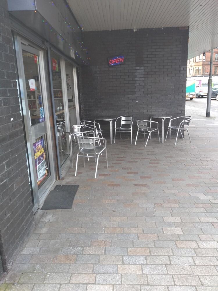 STYLISH COFFEE SHOP WITH PRIVATE FUNCTION ROOM IN RENFREW TOWN CENTRE