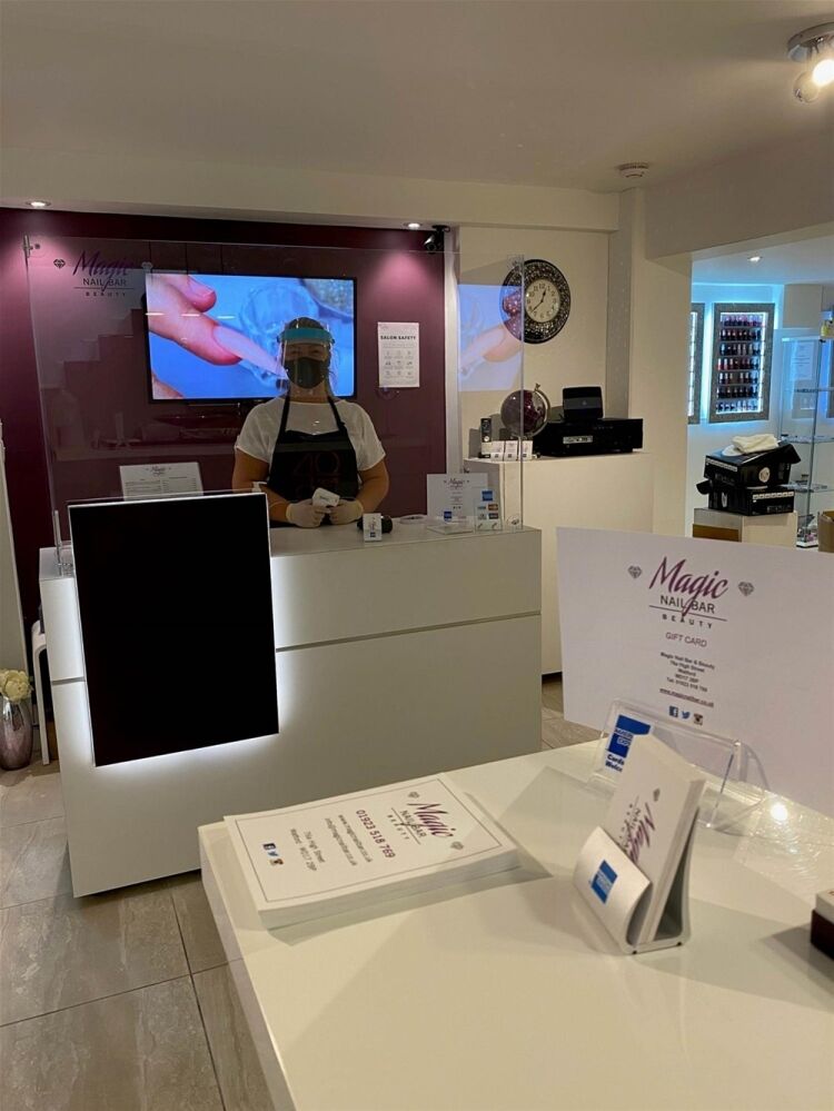 COSMOPOLITIAN NAIL BAR & BEAUTY SALON ON WATFORD HIGH STREET TOWN CENTRE Photo 8
