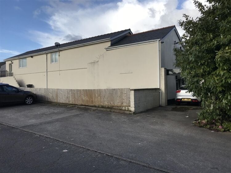 FREEHOLD QUALITY USED AUTO SALES & REPAIRS CENTRE WITH PRIVATE APARTMENT IN MERTHYR TYDFIL Photo 8