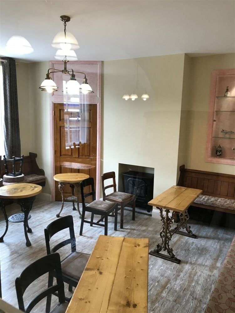 FREEHOLD VILLAGE PUBLIC HOUSE IN NOTTINGHAMSHIRE