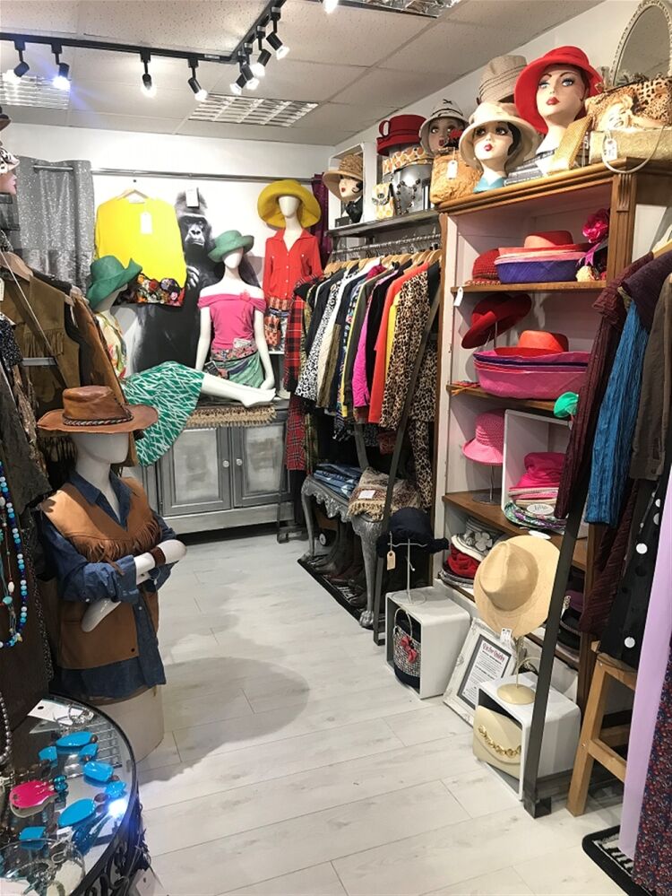 TOWN CENTRE LADIES DESIGNER FASHIONS & ACCESSORIES EMPORIUM IN NORTH CORNWALL
