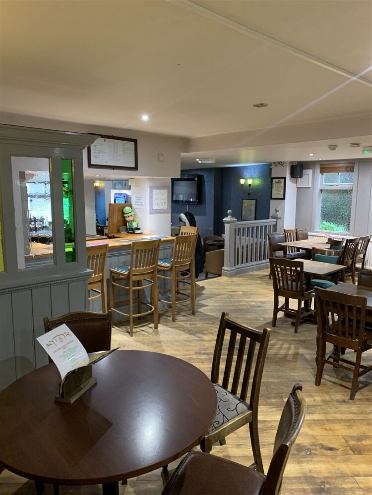 IMPRESSIVE PUBLIC HOUSE/RESTAURANT & HOTEL IN CHATTERIS TOWN CENTRE