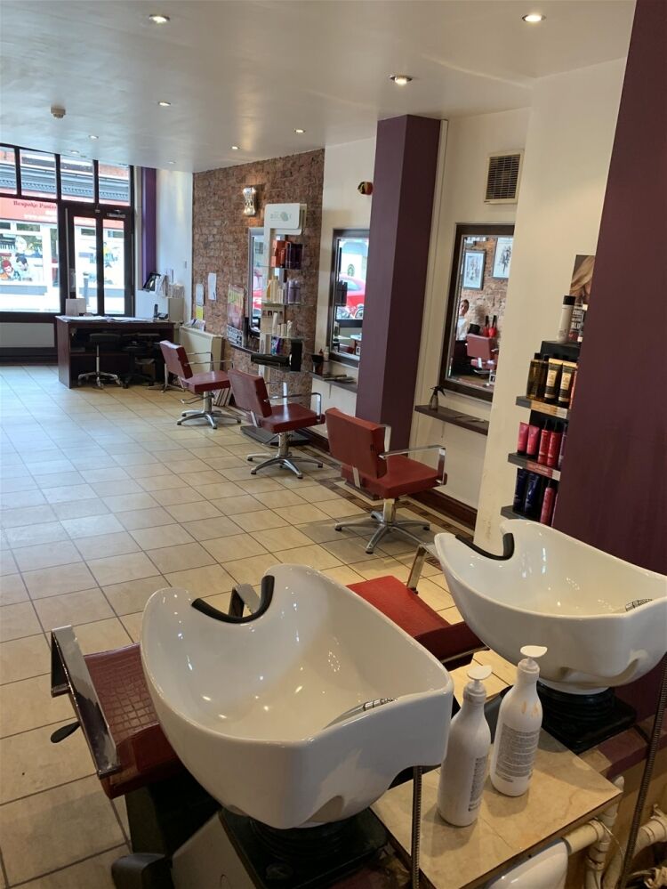 STYLISH UNISEX HAIR SALON ON GOLBORNE HIGH STREET