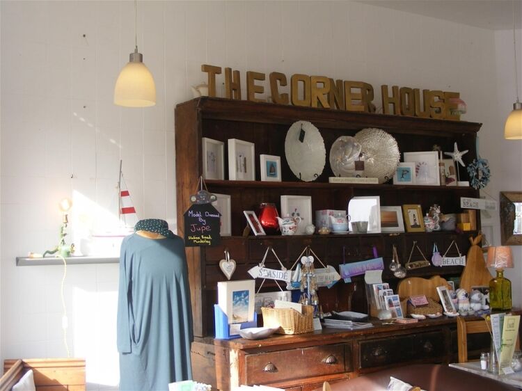 FREEHOLD SEASIDE COFFEE SHOP & DAYTIME RESTAURANT WITH SPACIOUS APARTMENT ON THE NORFOLK COAST