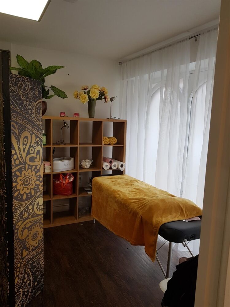 SUPERB UNISEX HAIR & BEAUTY SALON IN GUILDFORD TOWN CENTRE