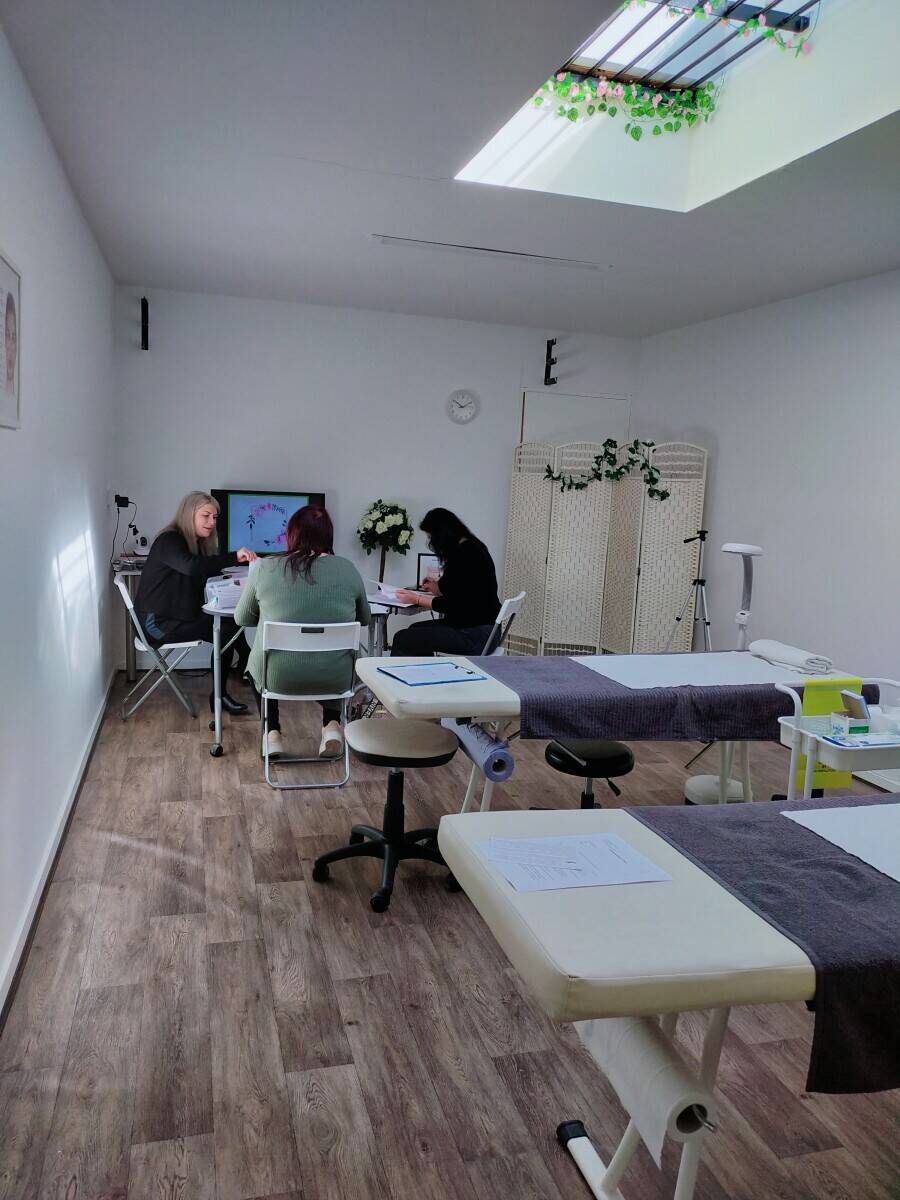 Outstanding Beauty Salon to sell Est. 2008 fully operational with expansion potential