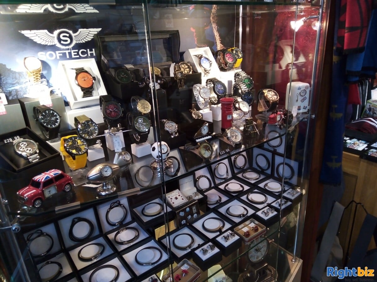 Well Established Handbag and Accessories Store in Lincoln. Premium Bailgate Location