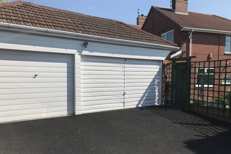 Large Commercial Freehold with Accom - Staffs Photo 8