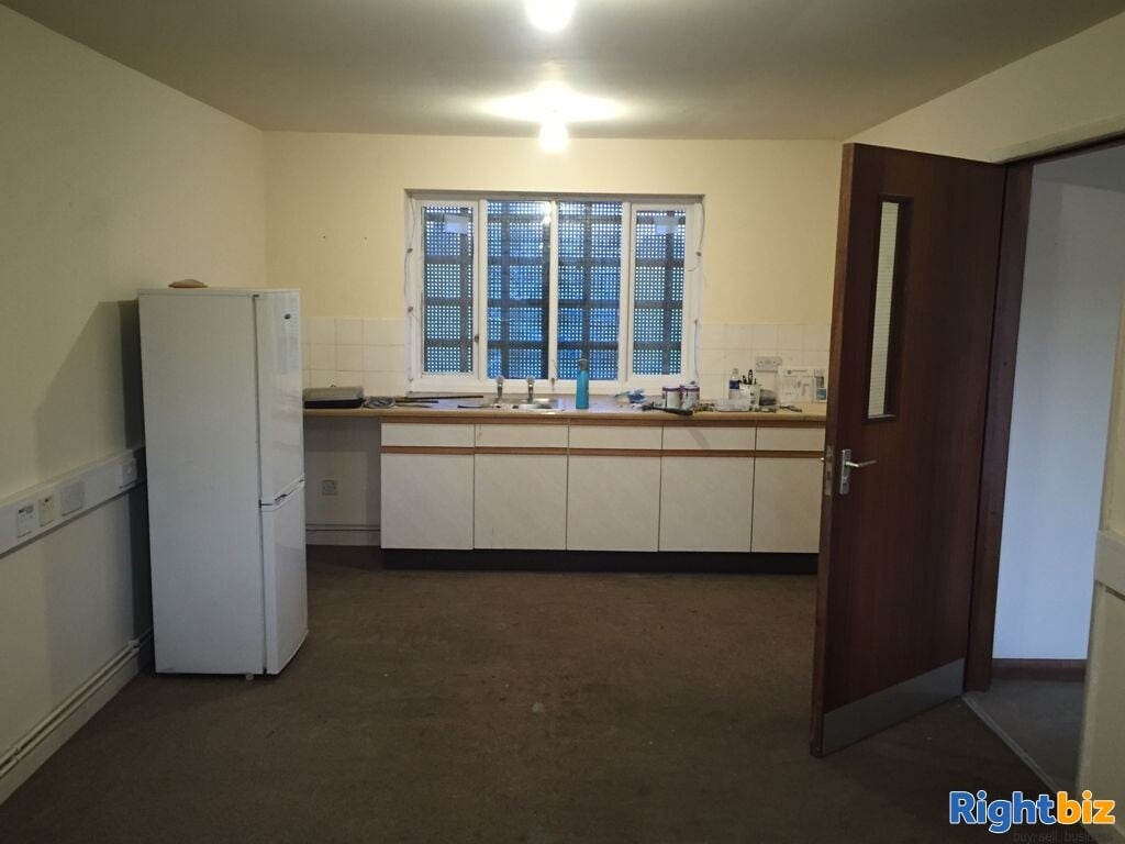 Freehold or leasehold Licensed Cafe/Restaurant Takeaway For Sale Photo 8