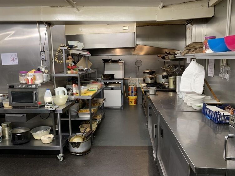 LICENSED RESTAURANT popular village location close to DOVER Photo 8