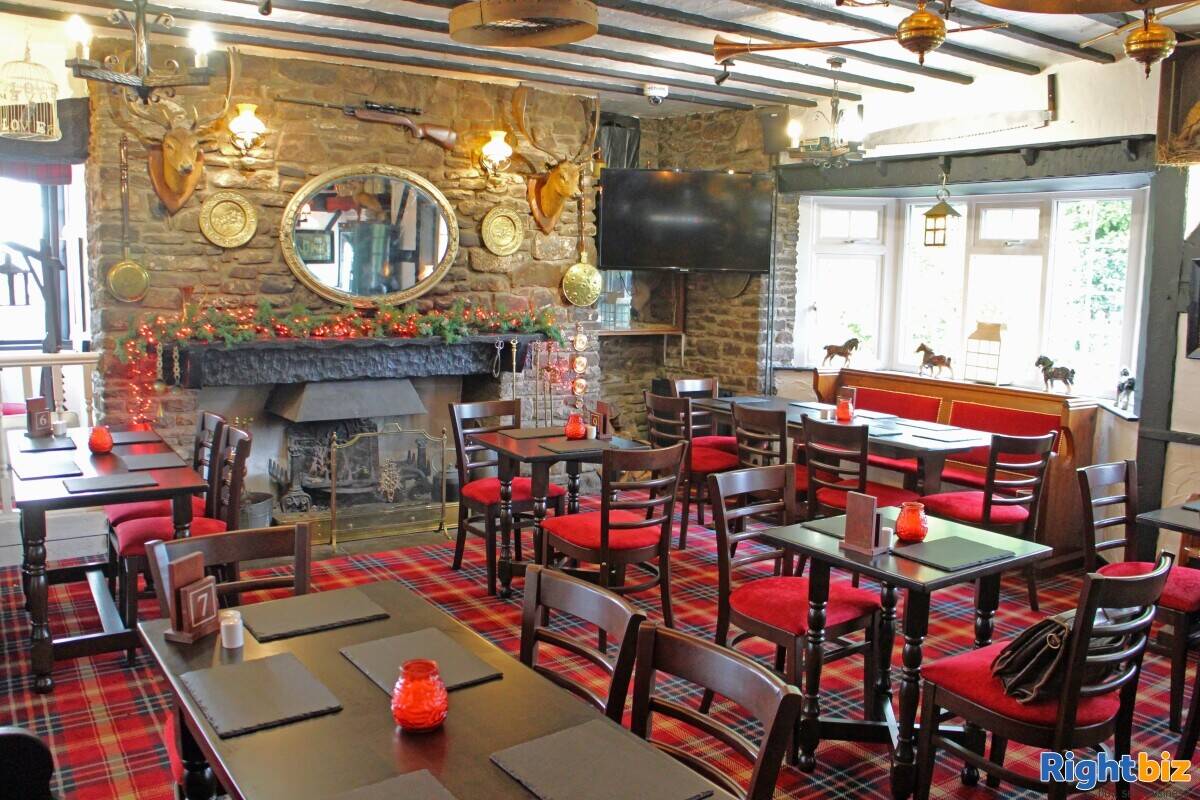 GWENT - WELL KNOWN FOOD LED COUNTRY PUB WITH PANORAMIC VIEWS OF SURROUNDING COUNTRYSIDE
