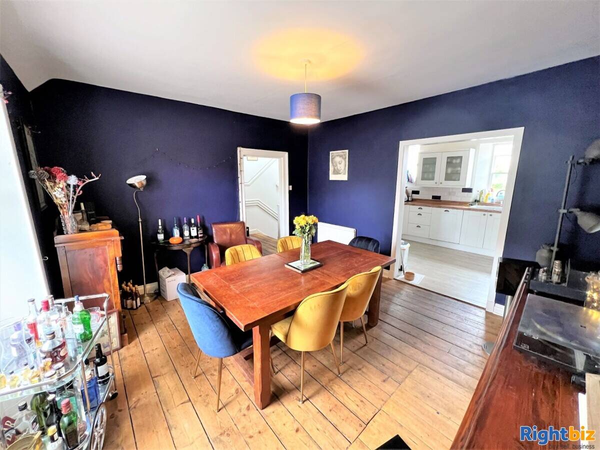Superb Village Pub and spacious owners flat in the ever popular East Neuk of Fife. (ref 1455) Photo 8