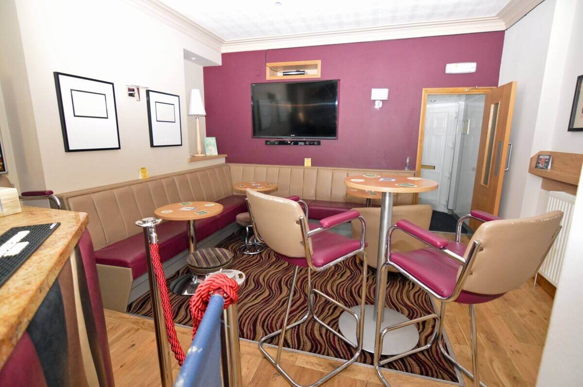 NORTHUMBERLAND - BEAUTIFULLY PRESENTED PUBLIC HOUSE Photo 8