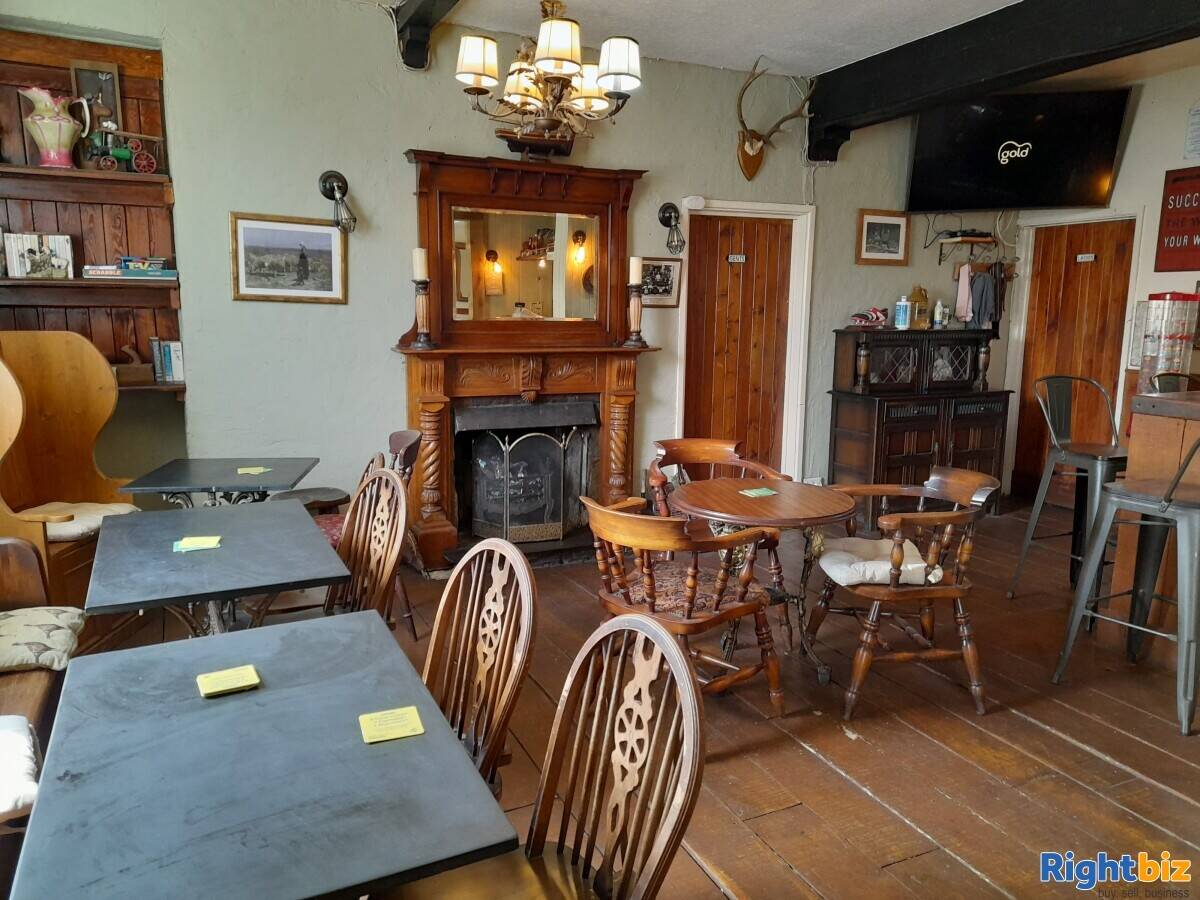 PONTYPRIDD - CHARMING VILLAGE PUB WITH OUTSTANDING VIEWS OF SURROUNDING VALLEYS Photo 8