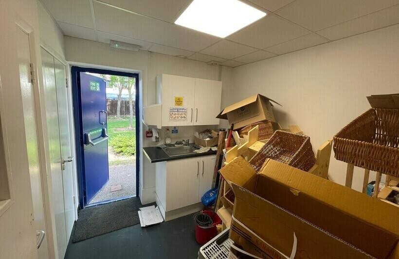 Perfect Shop for Bakery, Pizza delivery or cake making. Photo 8