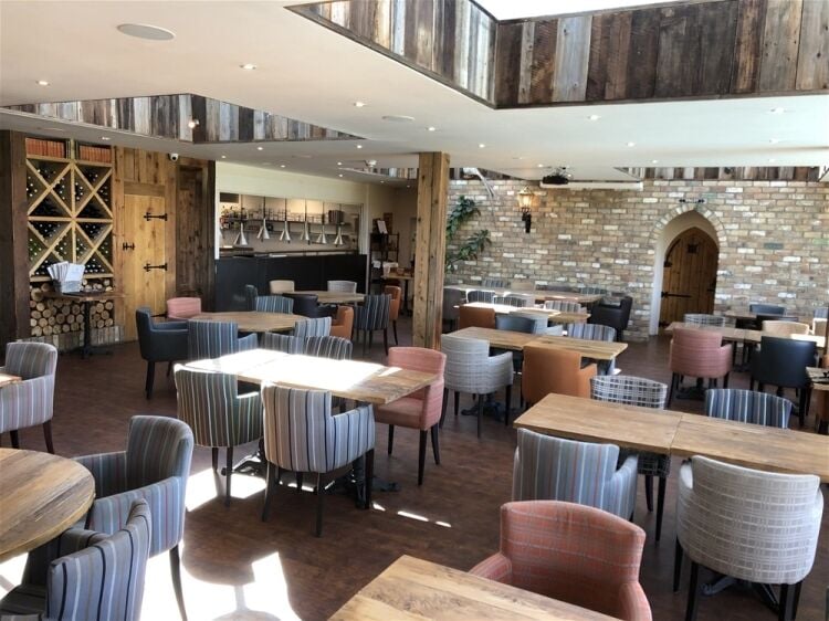 One of Cornwall’s Finest Country Inns, Restaurant & Hotel For Sale in Wadebridge Photo 8