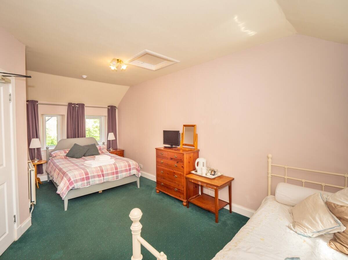 Popular Victorian Guest House in Annan Photo 8