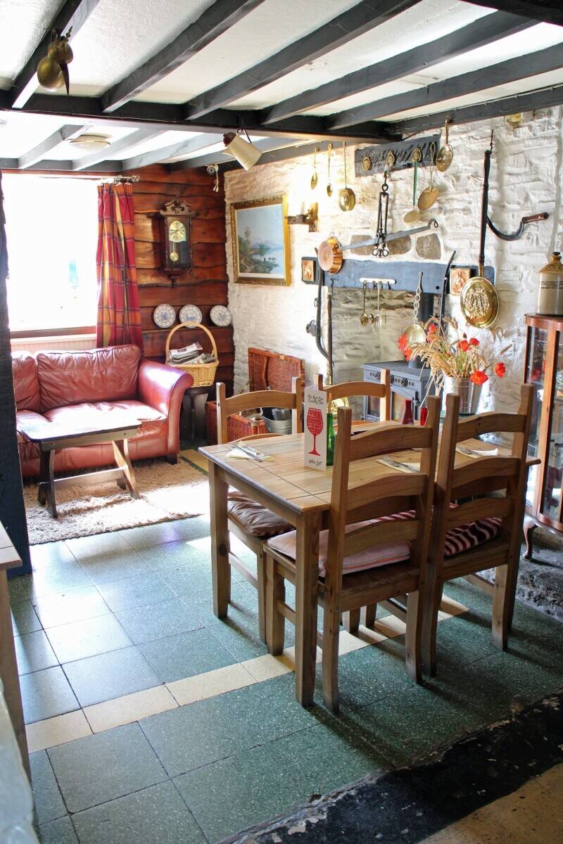POWYS - 16TH CENTURY MAIN ROAD COUNTRY INN Photo 8