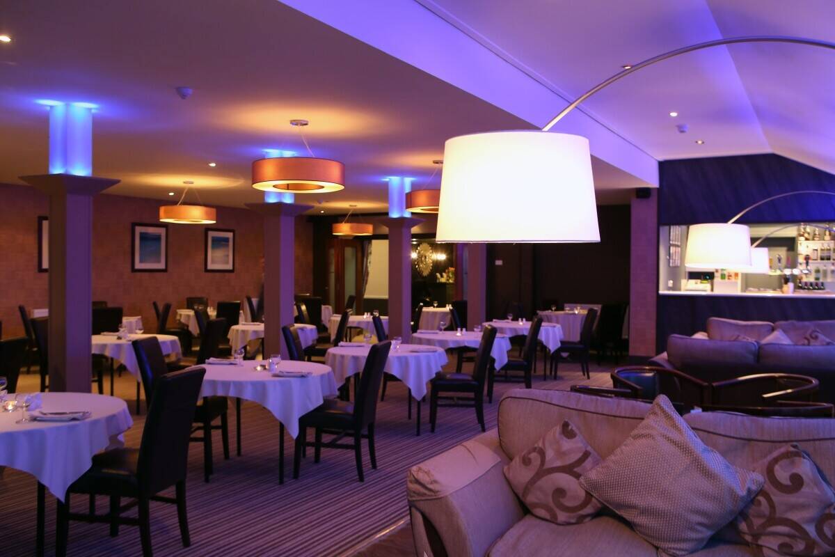 Strategically located, highly profitable 29-bedroom country house hotel Photo 7