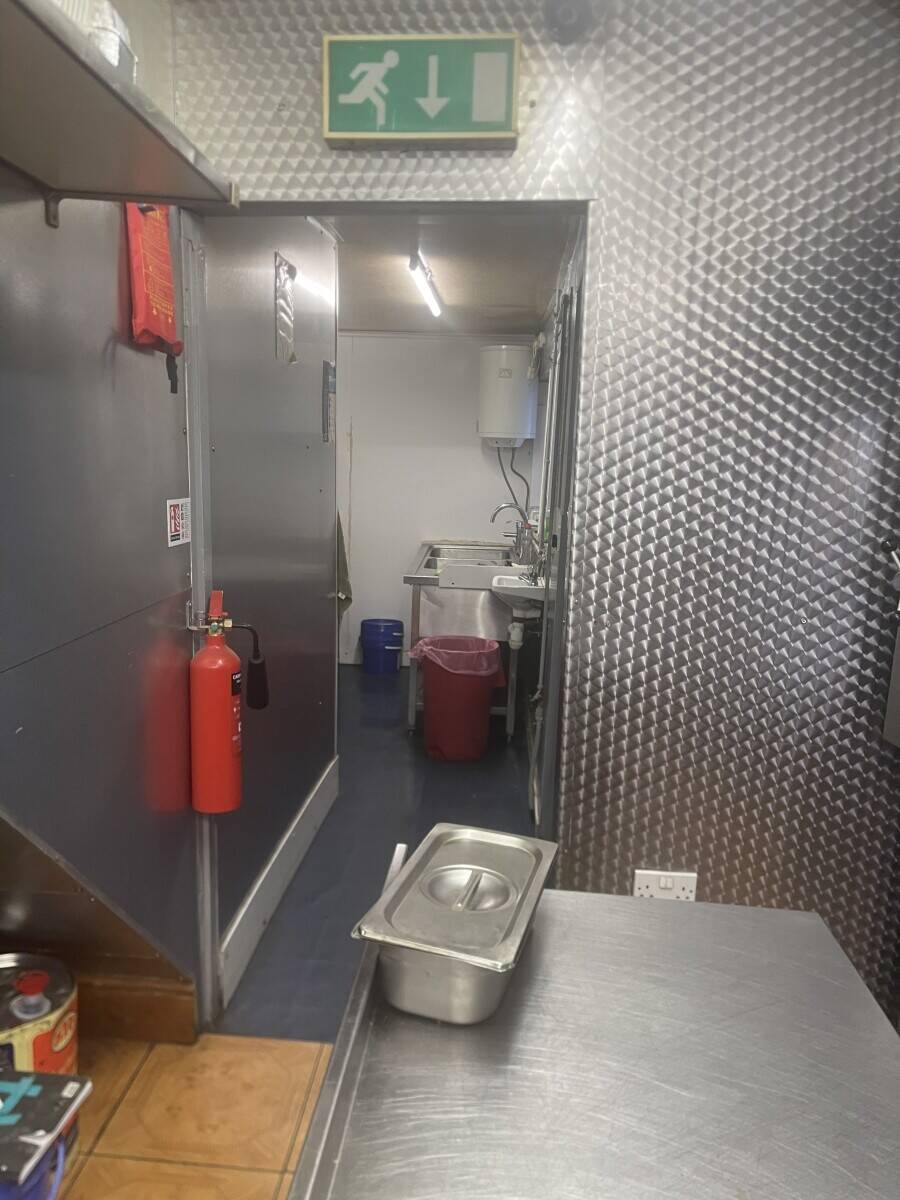 Fully running business in the heart of Burton on Trent Photo 8
