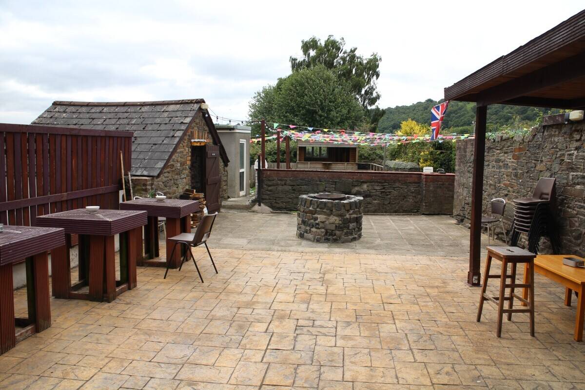 SOUTH WALES UNIVERSITY TOWN - HIGH TRADING FREEHOUSE