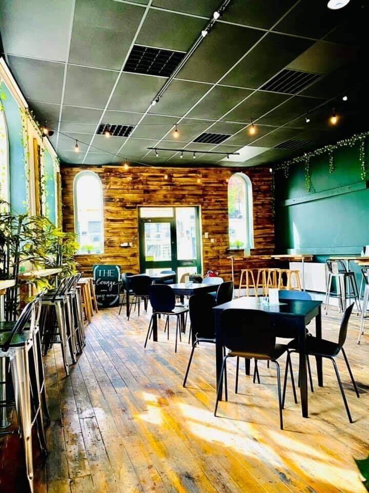 Licenced Bar and cafe for sale in Holmfirth Photo 4